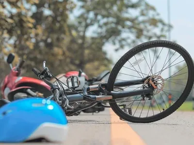 immgine incidente in bici